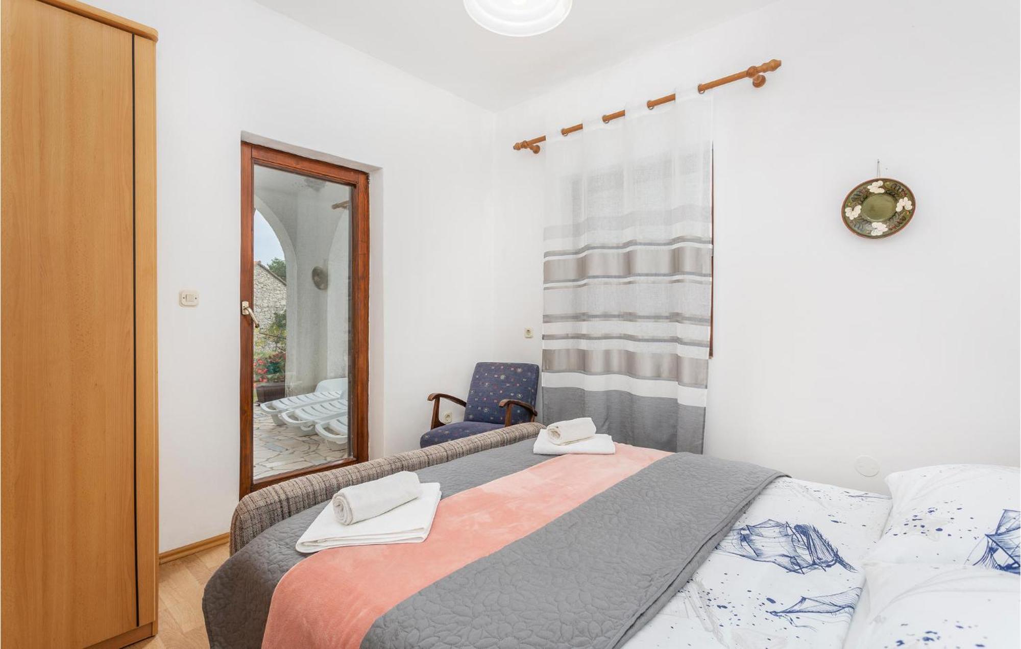 Beautiful Apartment In Malinska With Wifi Екстер'єр фото
