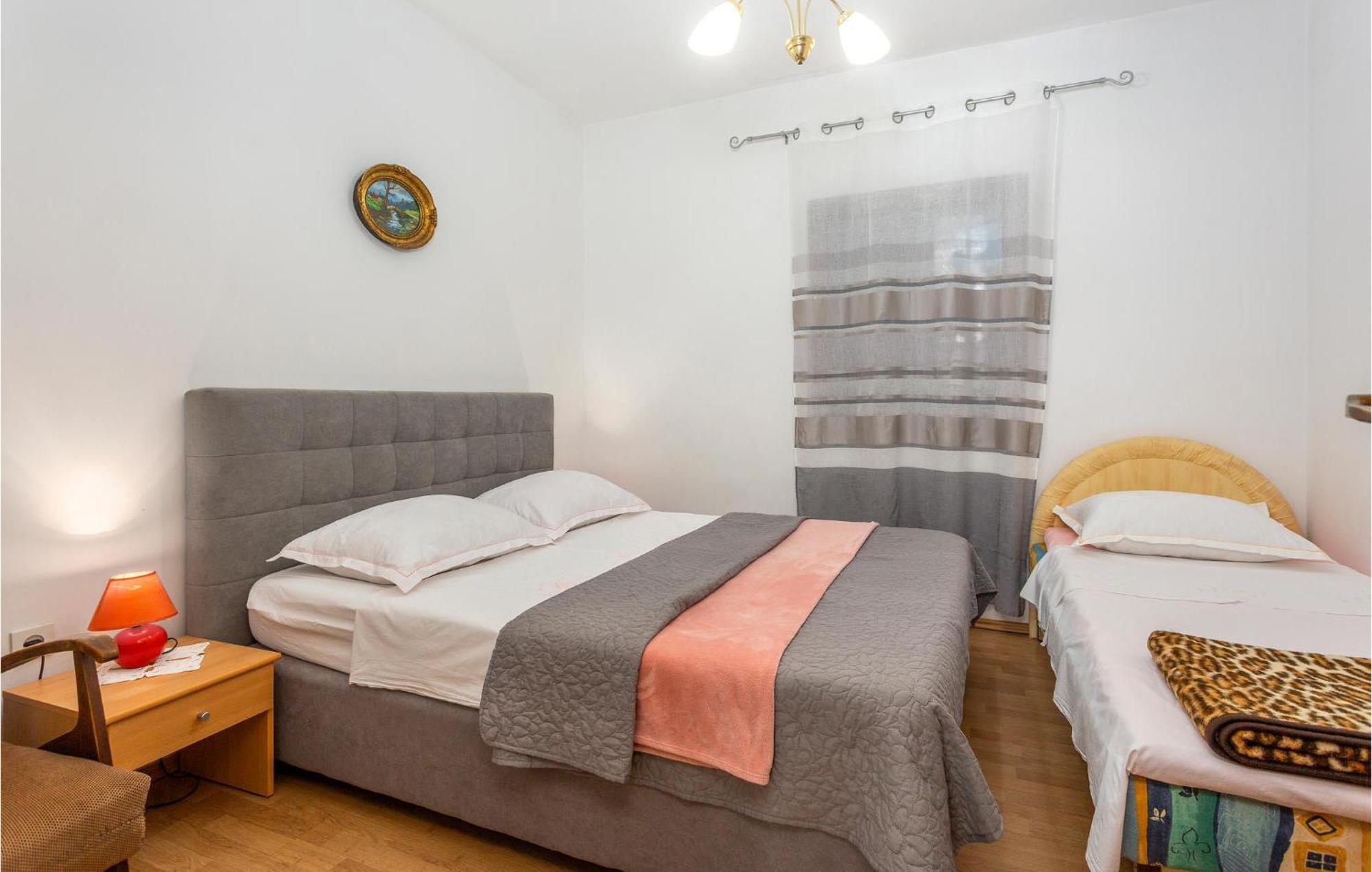 Beautiful Apartment In Malinska With Wifi Екстер'єр фото