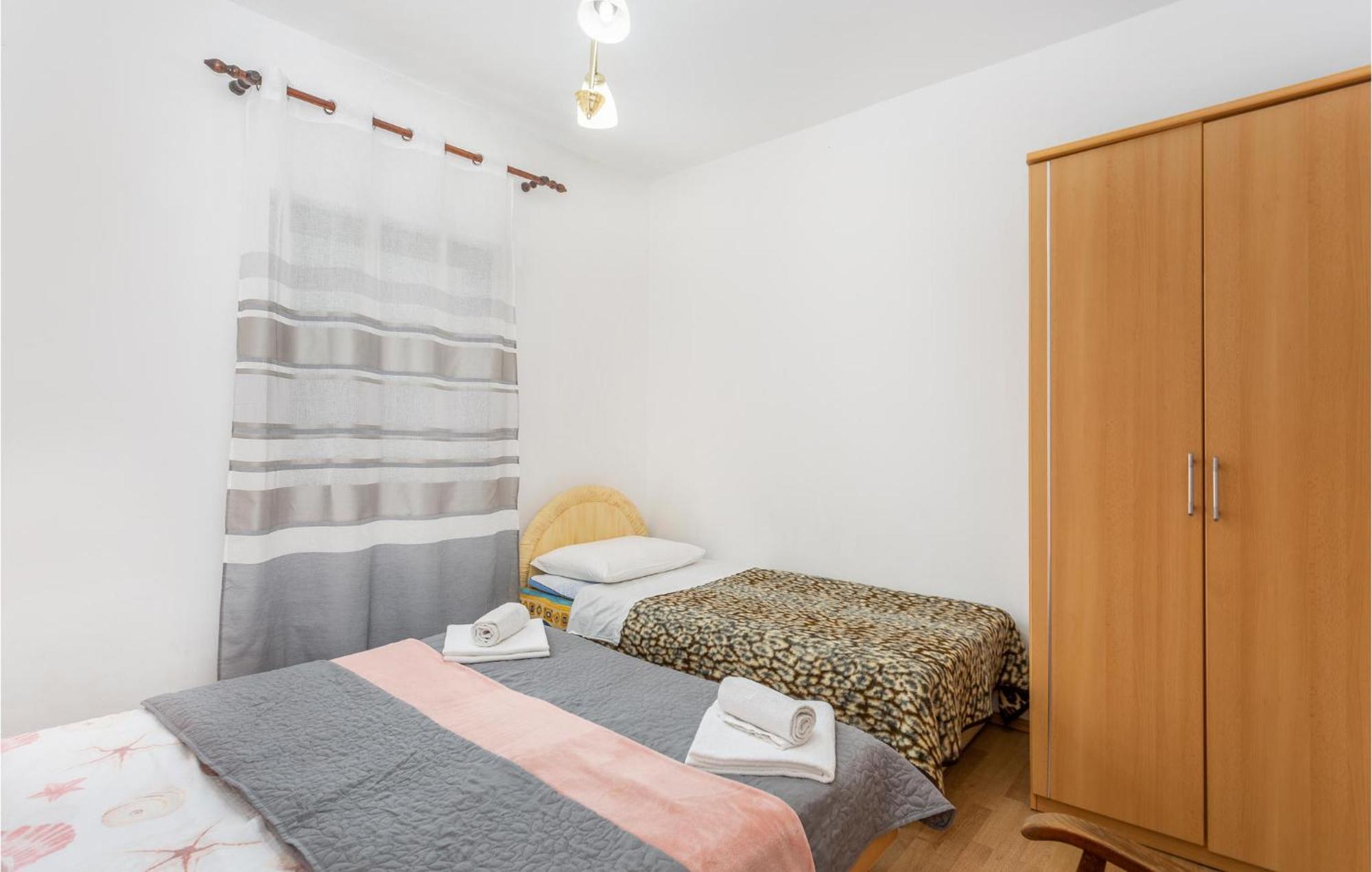 Beautiful Apartment In Malinska With Wifi Екстер'єр фото