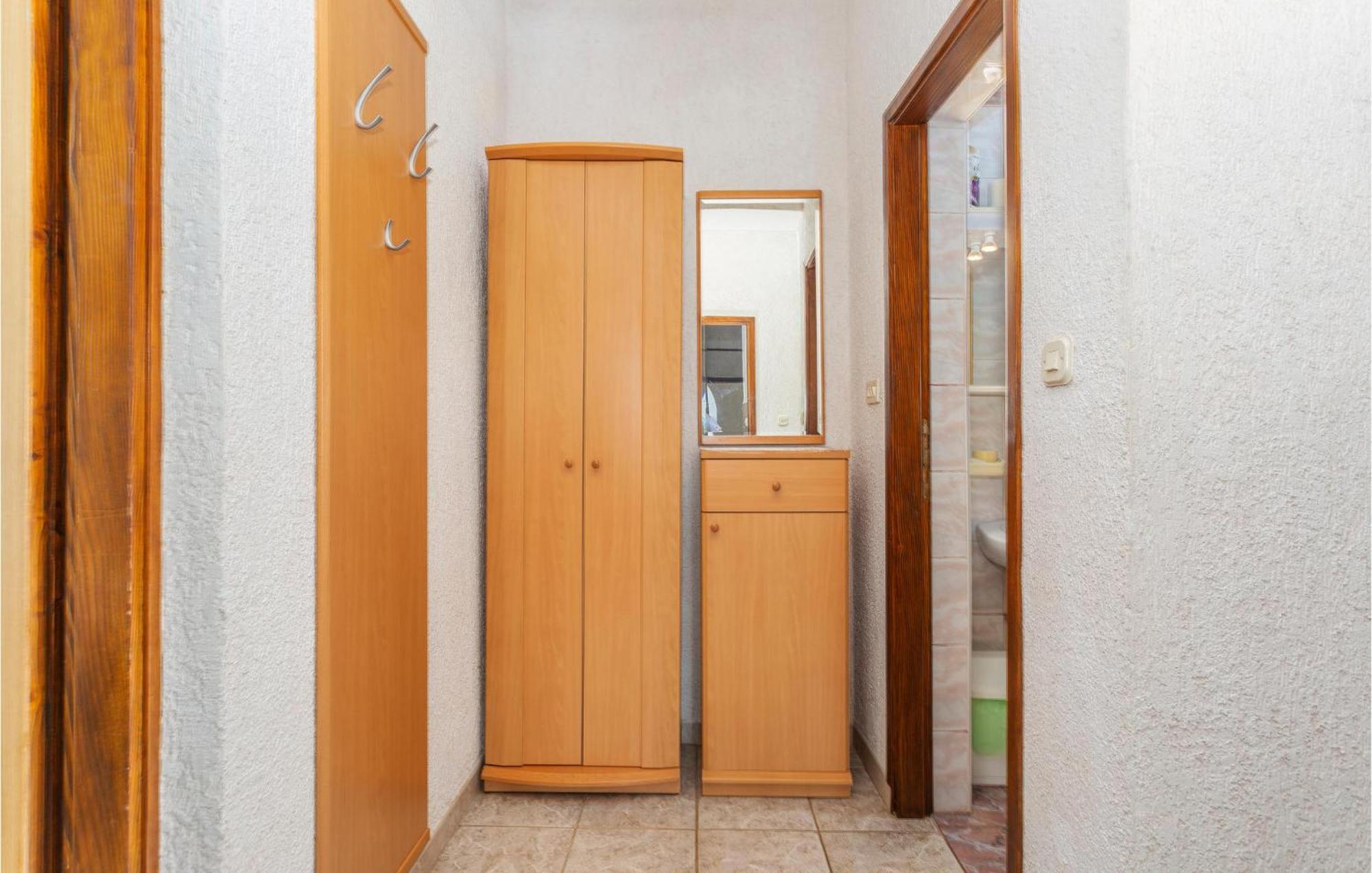 Beautiful Apartment In Malinska With Wifi Екстер'єр фото