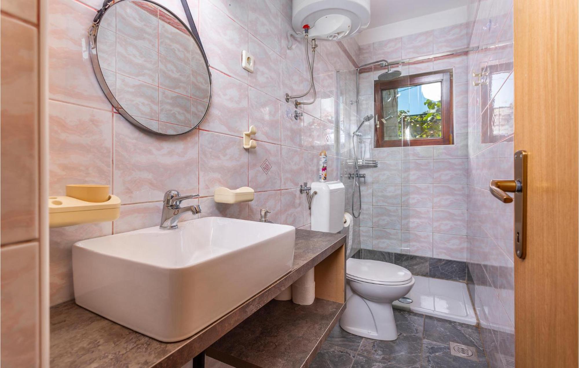 Beautiful Apartment In Malinska With Wifi Екстер'єр фото